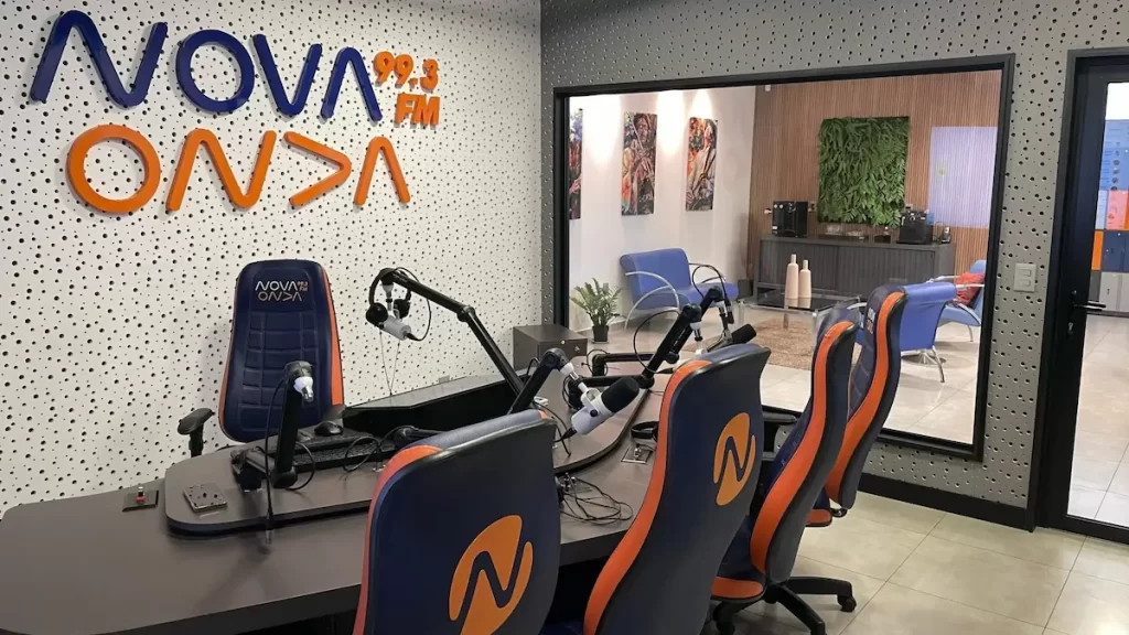 Nova Onda FM: Rádio Online com Estúdio Completo
